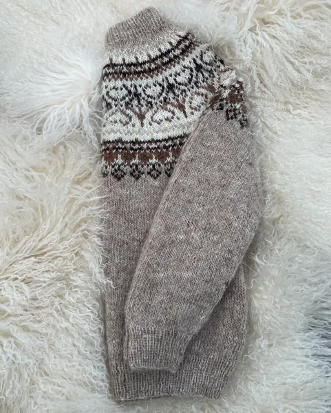 Hovedbilde Alasuq genser barn - light moorit  garnpakke